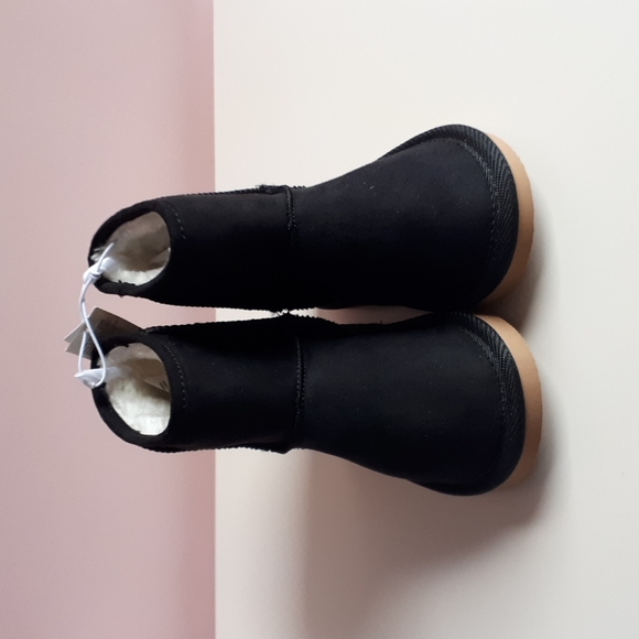Old Navy Baby Girl Boots - Picture 2 of 3